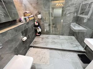 En-suite- click for photo gallery